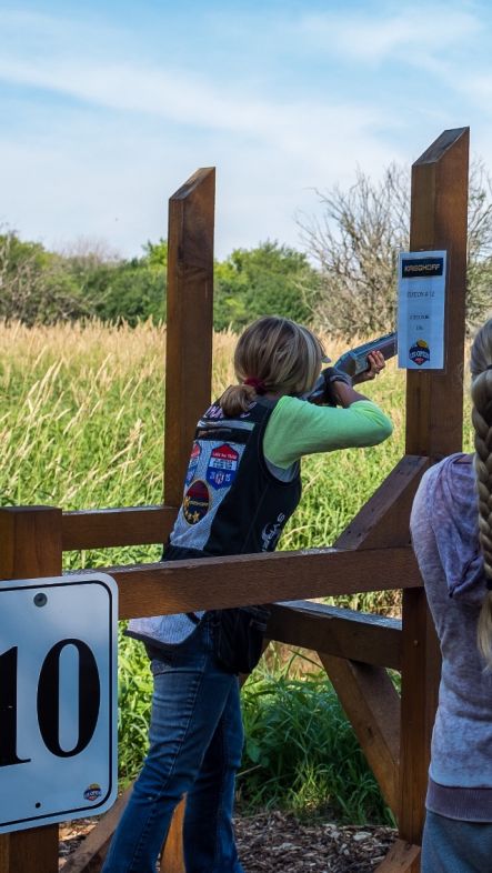 Chris Corkell shooting a Syren competition shotgun