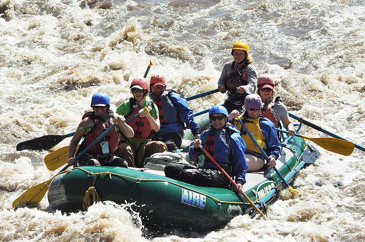 arizona-outdoor-women-river-rafting