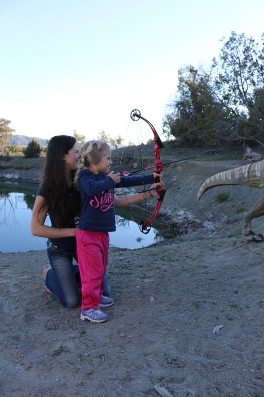 Lea-Leggitt-teaching-youth-archery-Mia-Anstine-photo