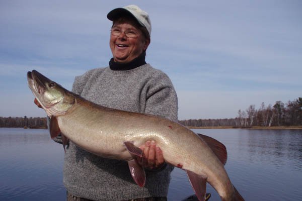 karen-phillips-musky-Musky Angler