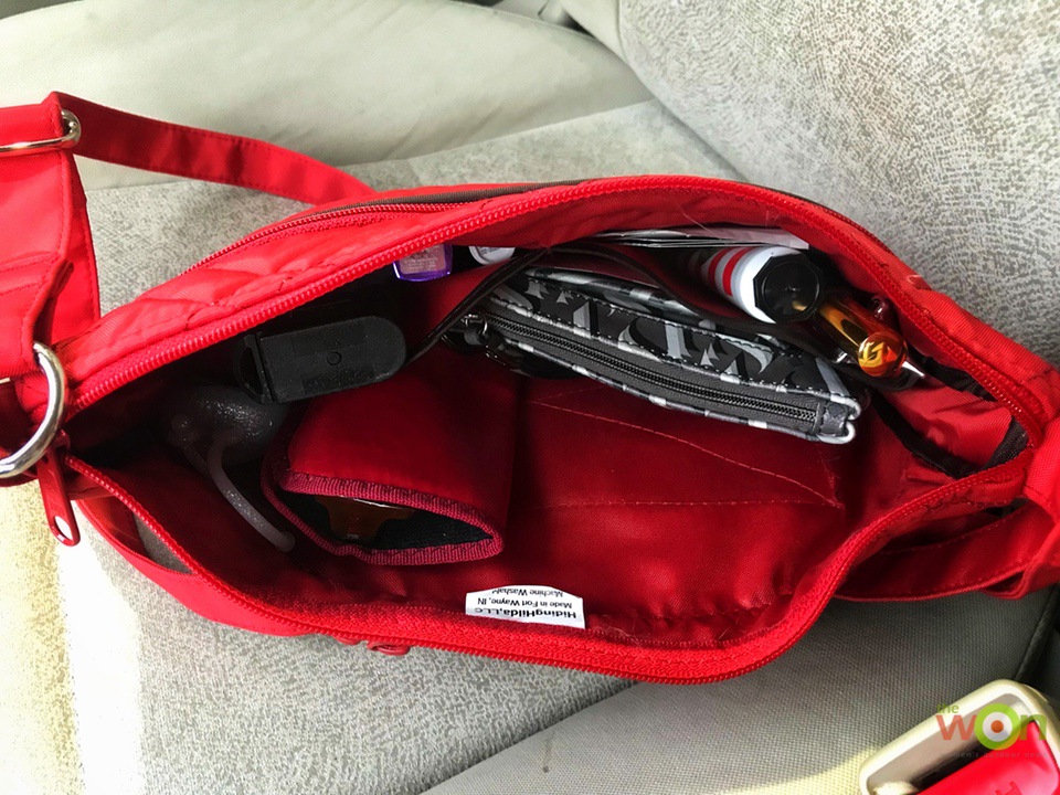 Red-Hilda-Cerino-inside Mini messenger Hipster