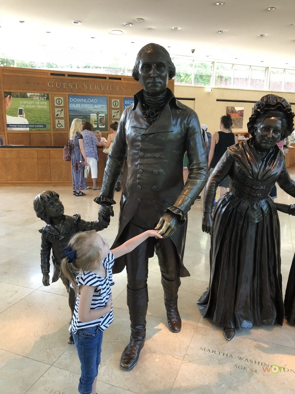 Raelynn “meeting” America’s History (George Washington & Family) at Mount Vernon, VA