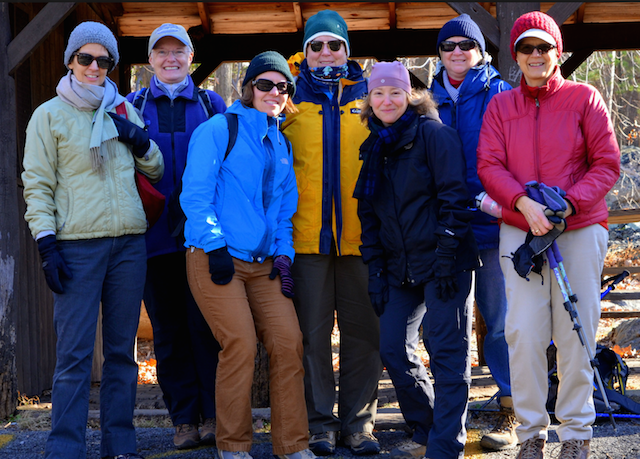 Washington-Women-outdoors-Cold