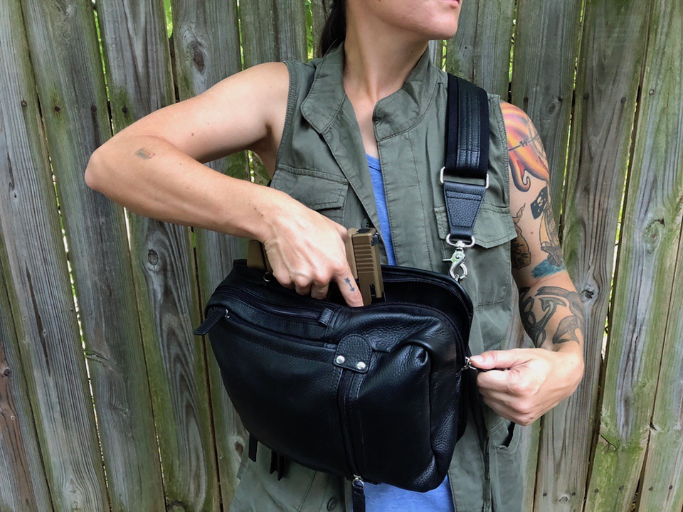 Gun Toten Mamas Sling Pack Rogue off-body