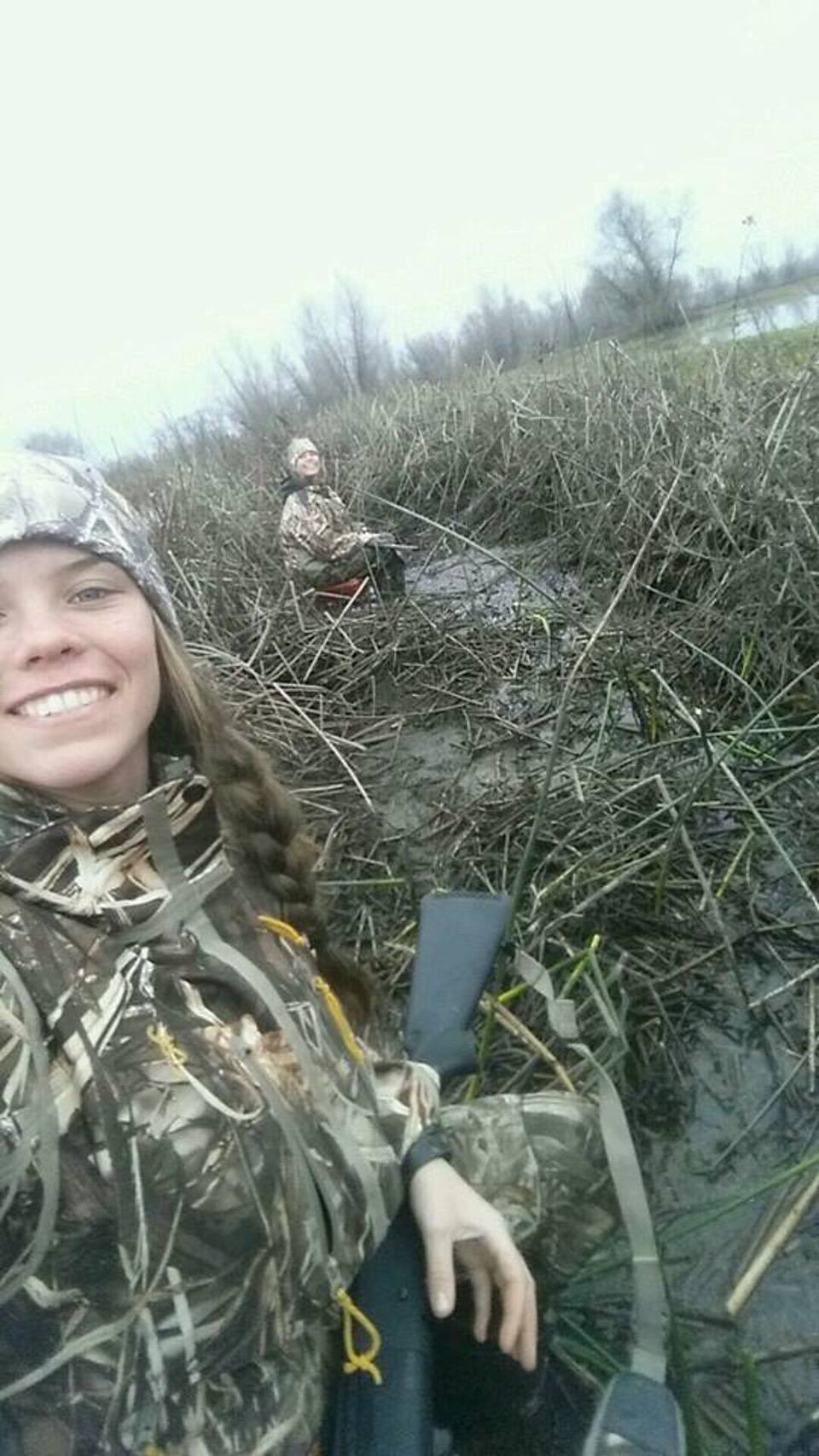 Foggy AM 2 girls hunting