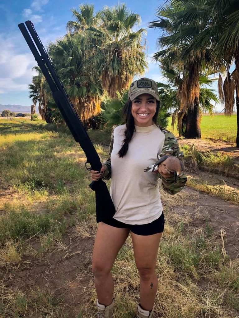 Jacqueline Hunting w Mossberg 930 JM PRO 12ga