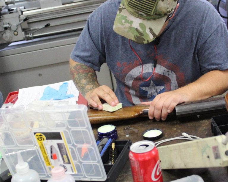 Girls Who Sell Guns Lady Gunsmiths a Strong Career Path