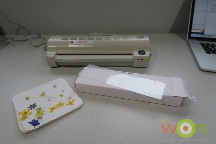 laminating machine and press with flowers
