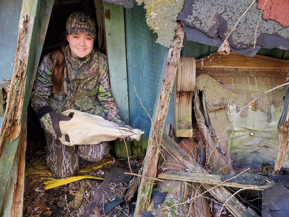 Makayla with Skull (Larry Case Photo)