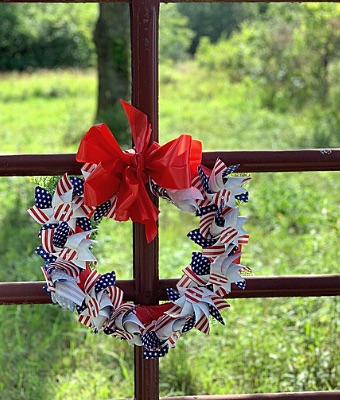 Patriotic Pinwheel Wreath on Gate Featured feature