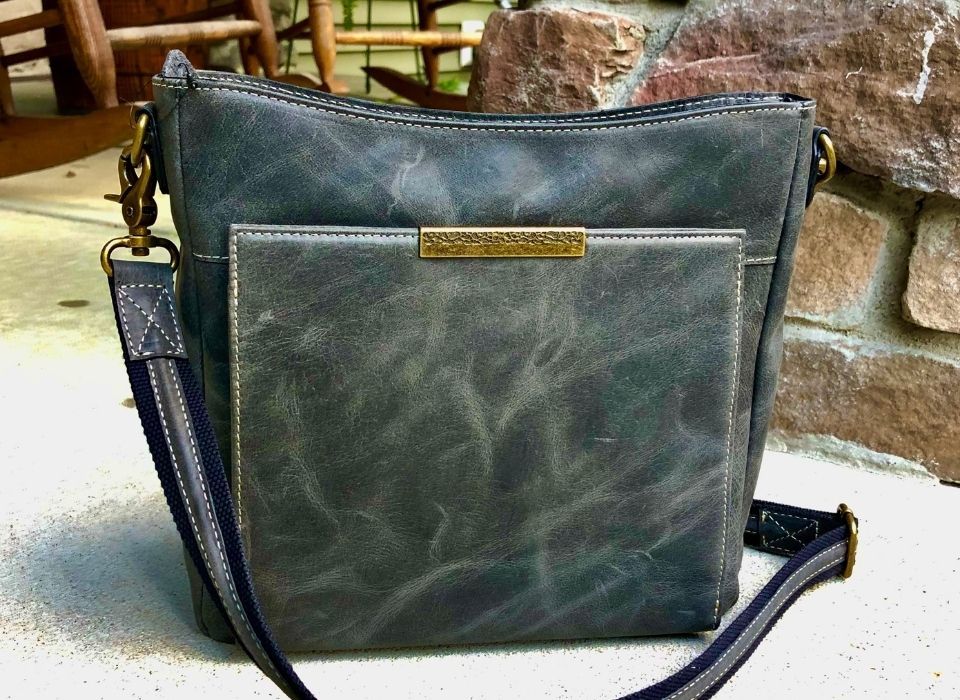 GTM_CZY-98 Distressed Leather grey Gun Tote’n Mamas GTM Original 