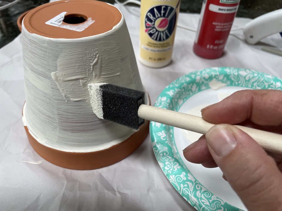 Painting clay pot