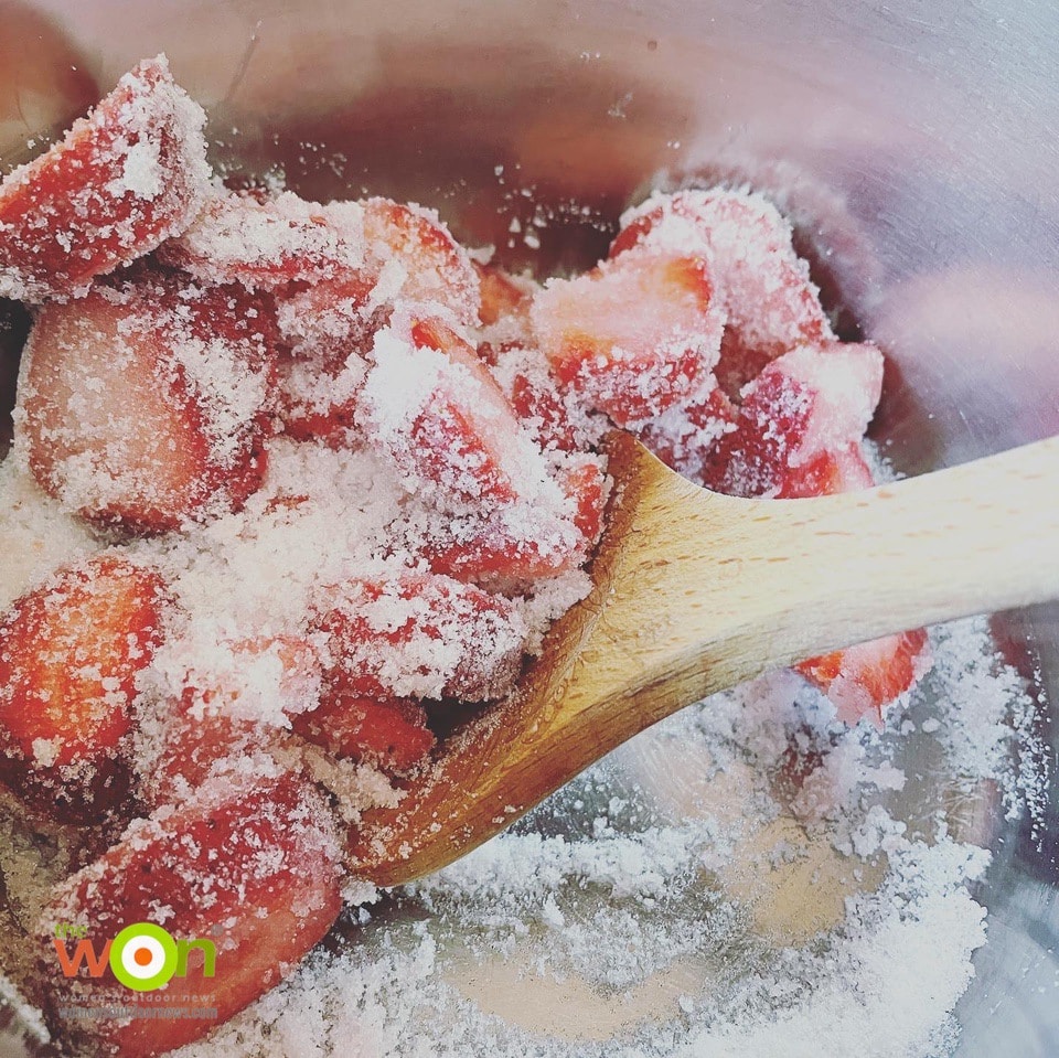 strawberries with sugar