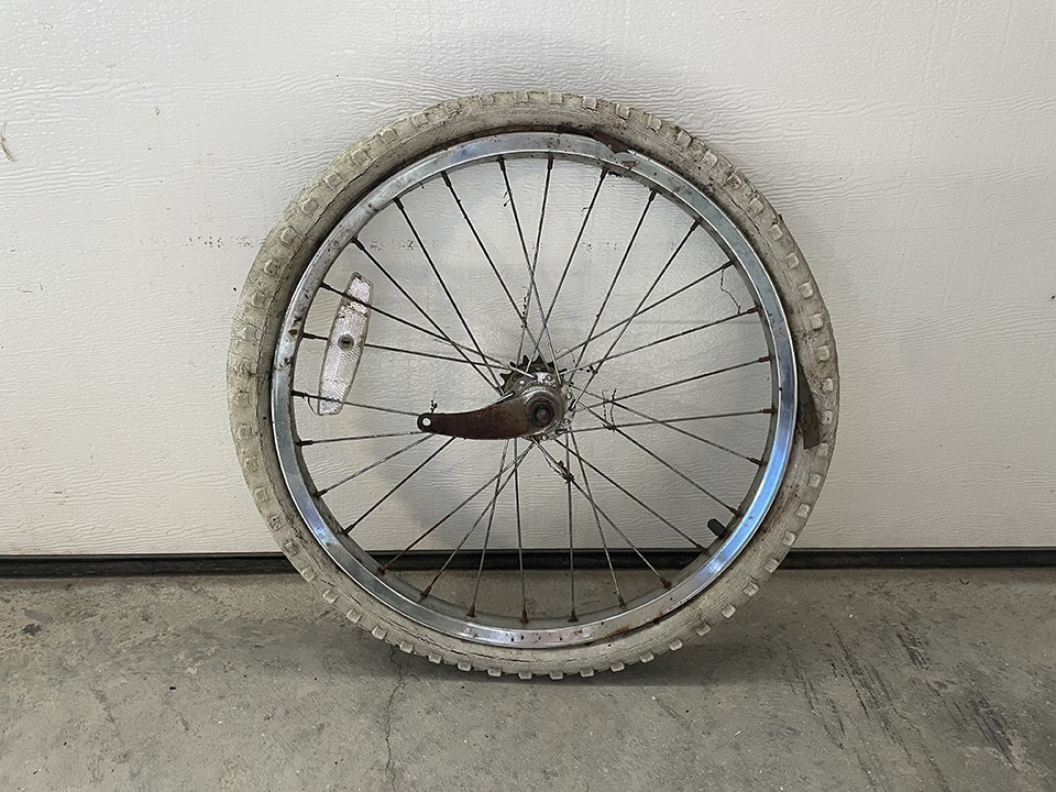 Bike wheel with tire