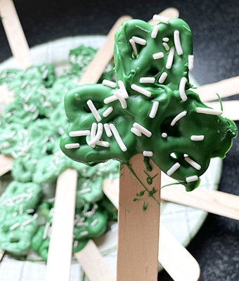 Shamrock Pretzel Treats feature 340x400