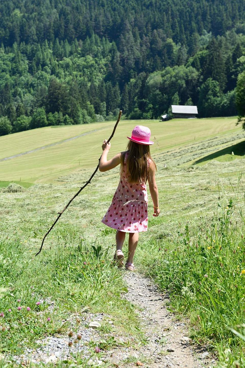 child hiking Outdoor Safety Tips for Kids