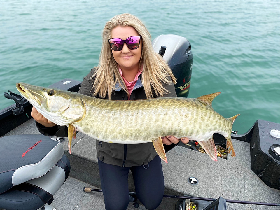 Vana Korhonen muskie fishing