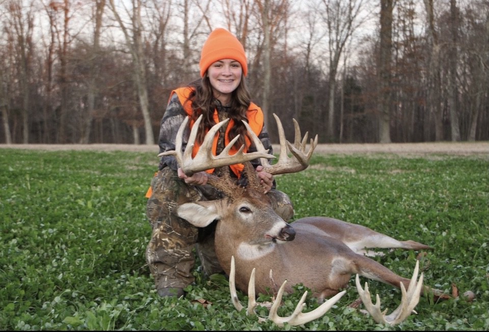 Claire Flood Kentucky youth hunter Amy Flood photo