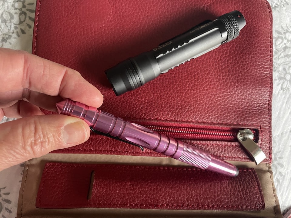 tactical pen and flashlight