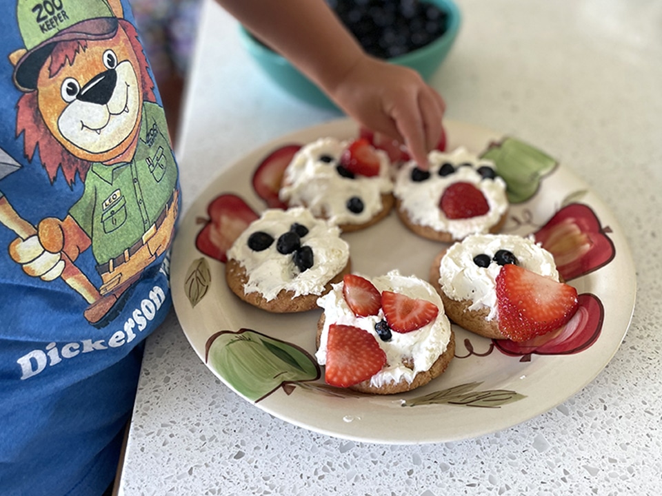 Decorating the mini fruit pizzas 3