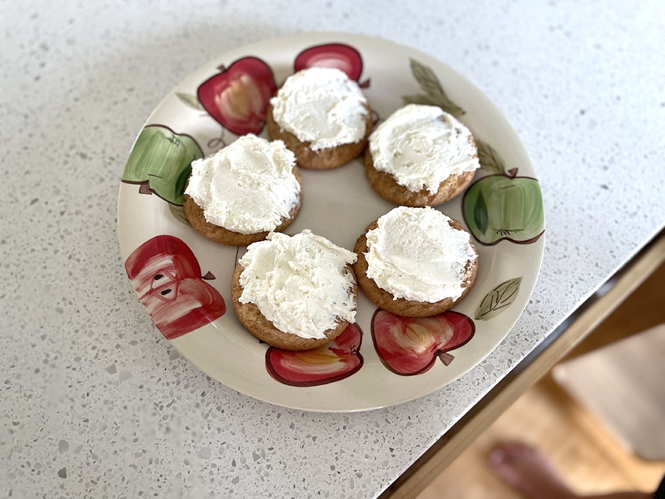 Mini Fruit Pizzas cream cheese layer