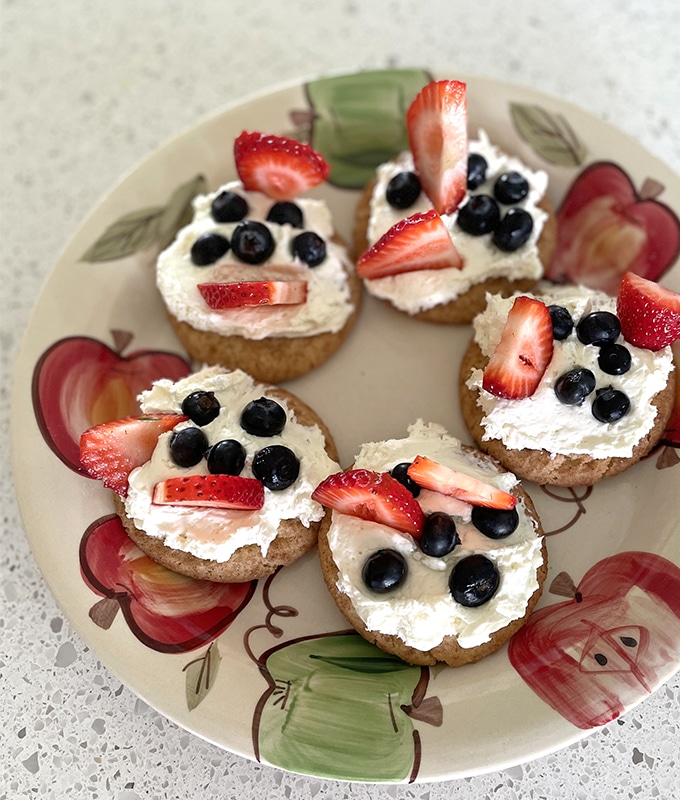 Mini Fruit Pizzas feature