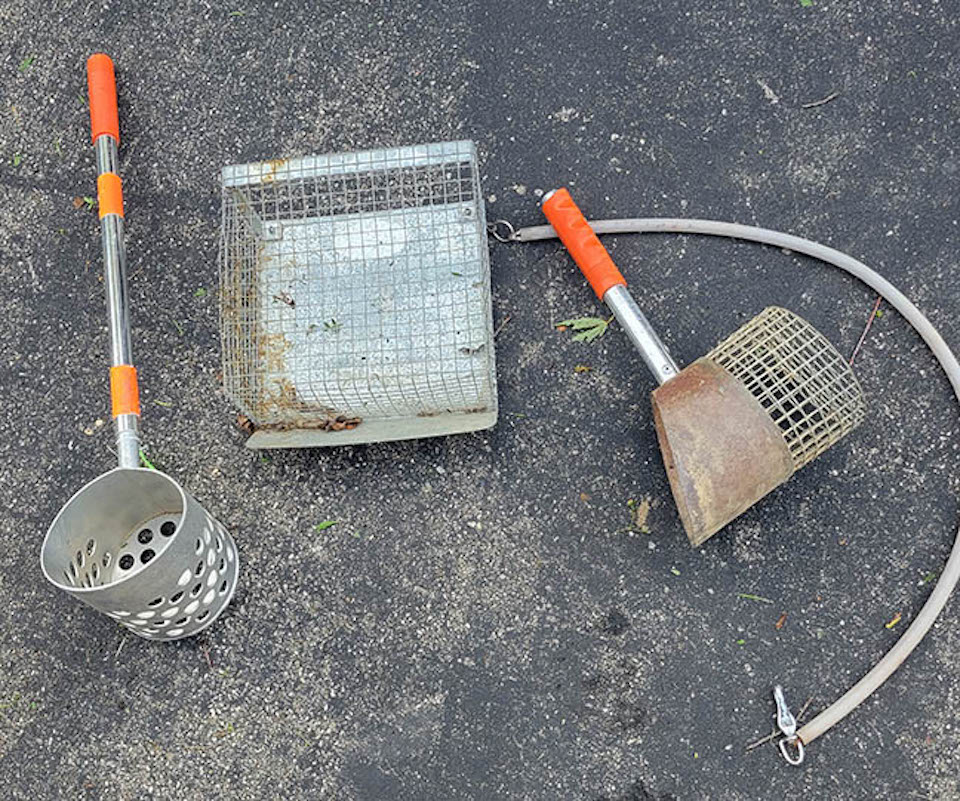 Sand scoops and recovery basket.