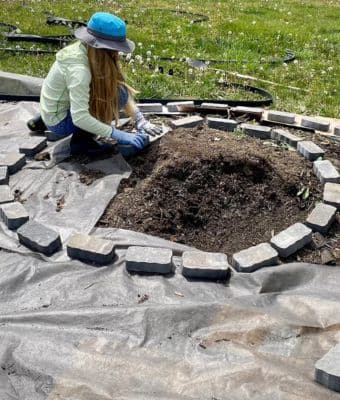 Spiral garden feature