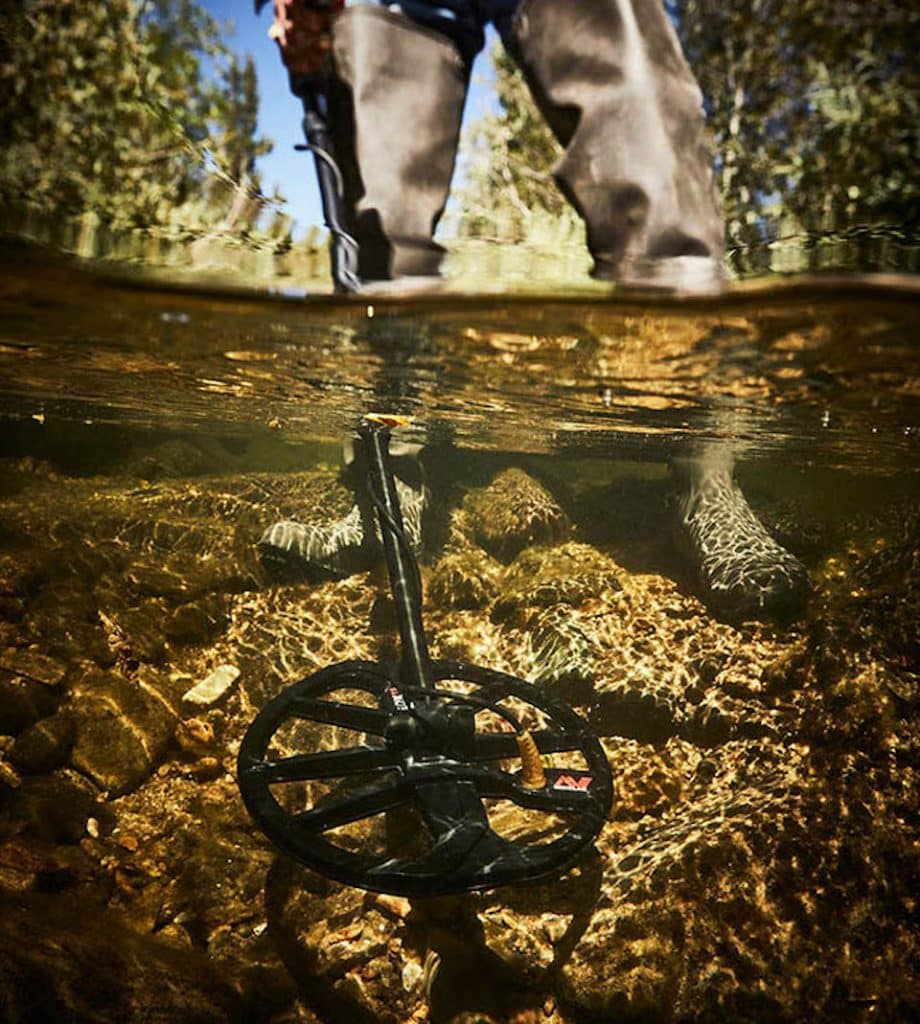 Treasure in the water Metal detecting