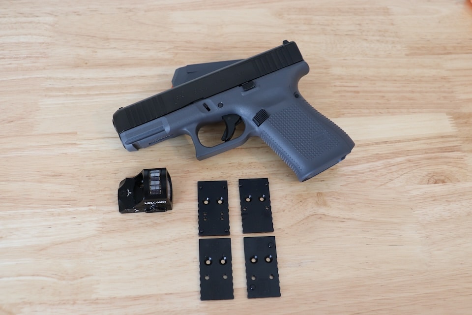 GLOCK 19 MOS with adapter plates and Holosun 507C