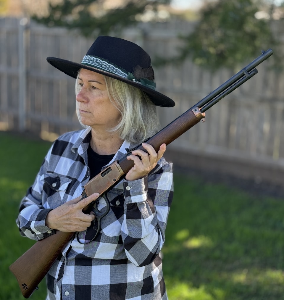 Nancy Keaton with the Heritage Settler (Josh Keaton photo)