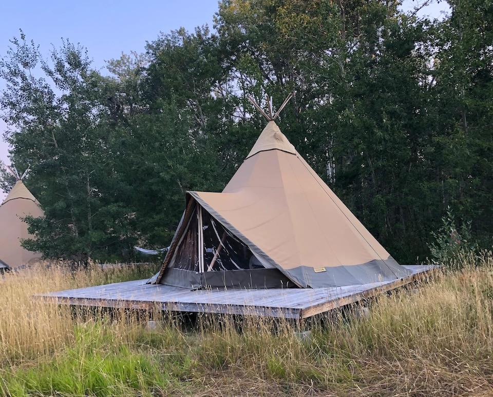 Glamping-in-a-tipi