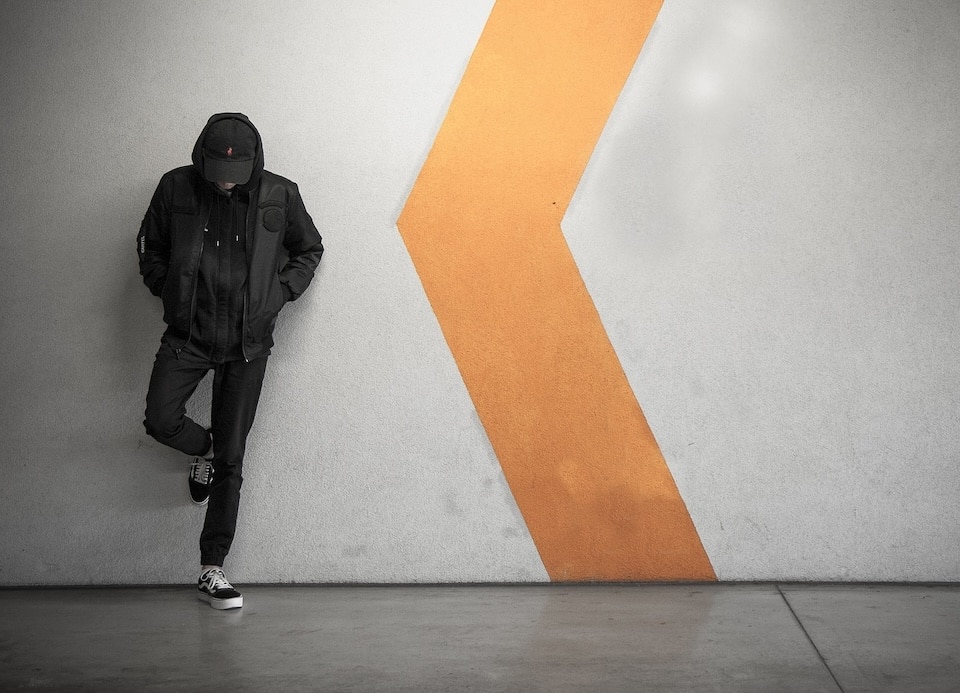 subway-man waiting Recognize Pre-Violence Signals