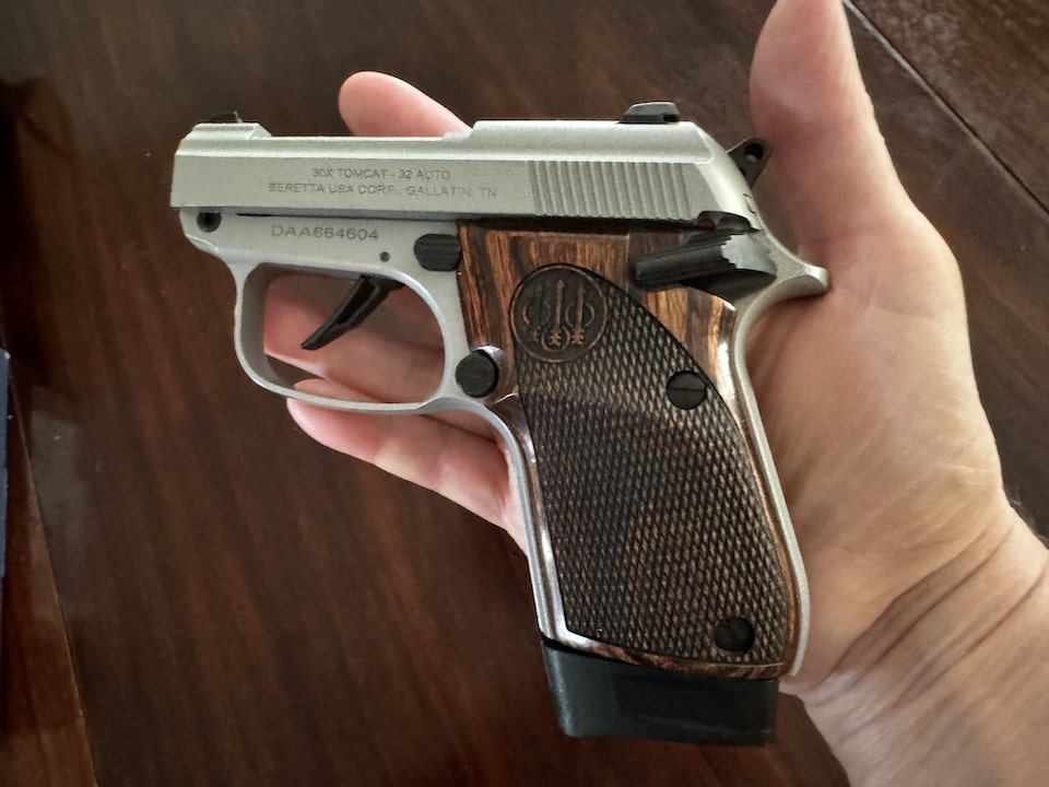 Beretta 30X Tomcat in Small Hand