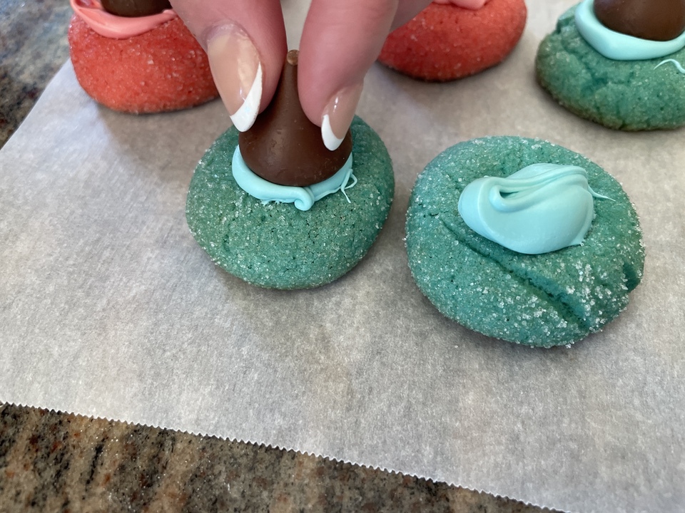 kiss placement on easter blossom cookie