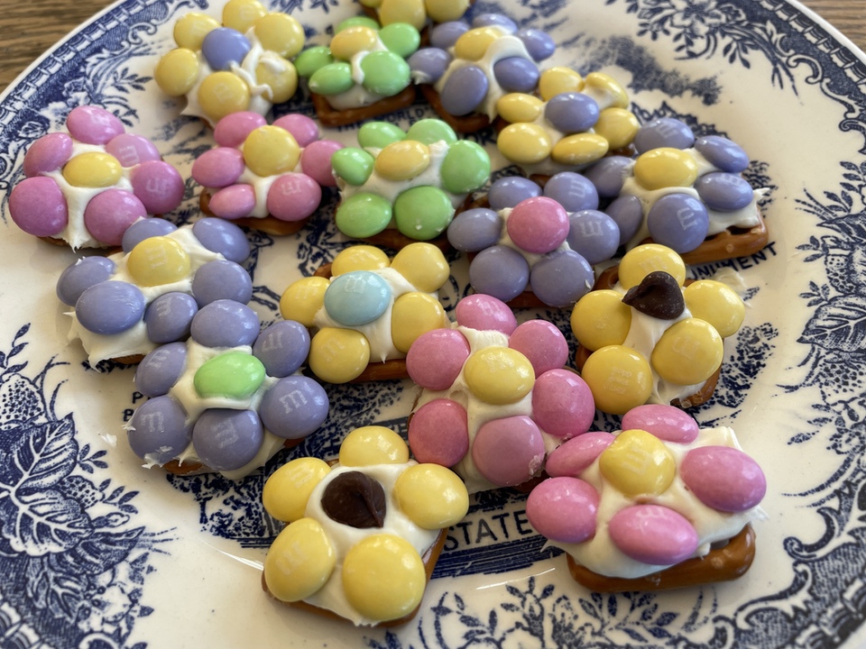 plate of pretzel bites