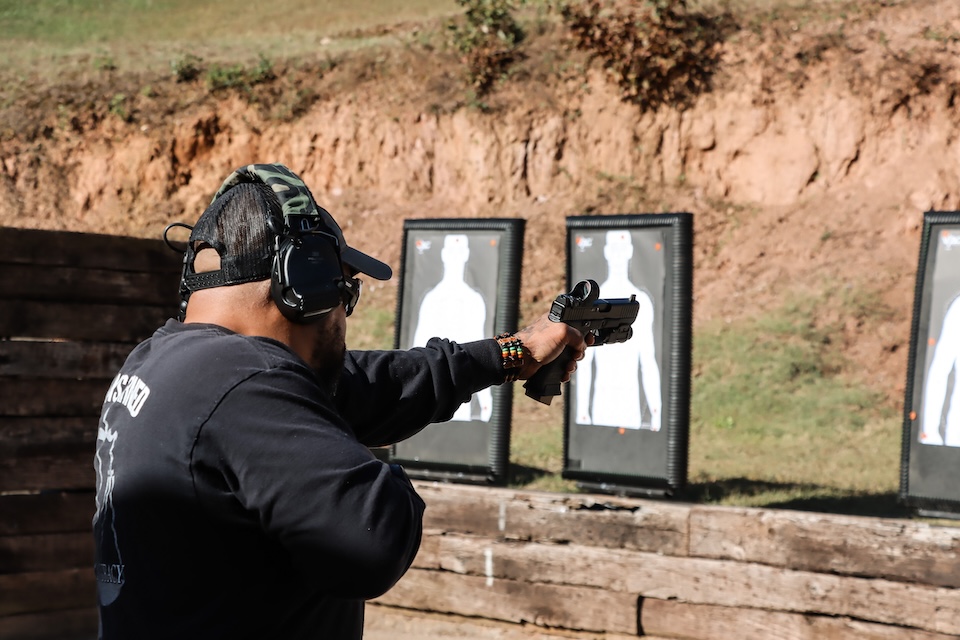 Scotty shooting one handed