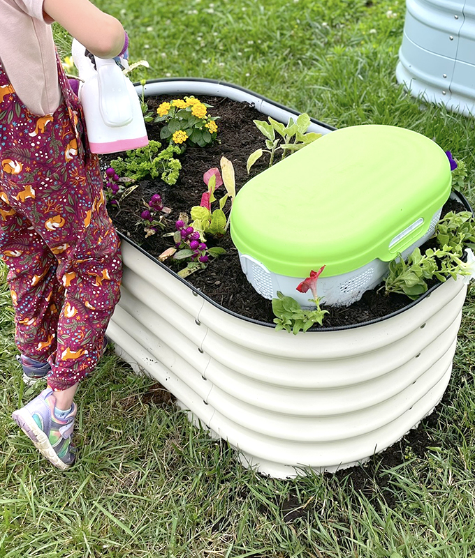 Kids First Garden and Worm Composter feature