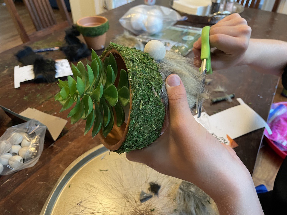 trimming beard on pot