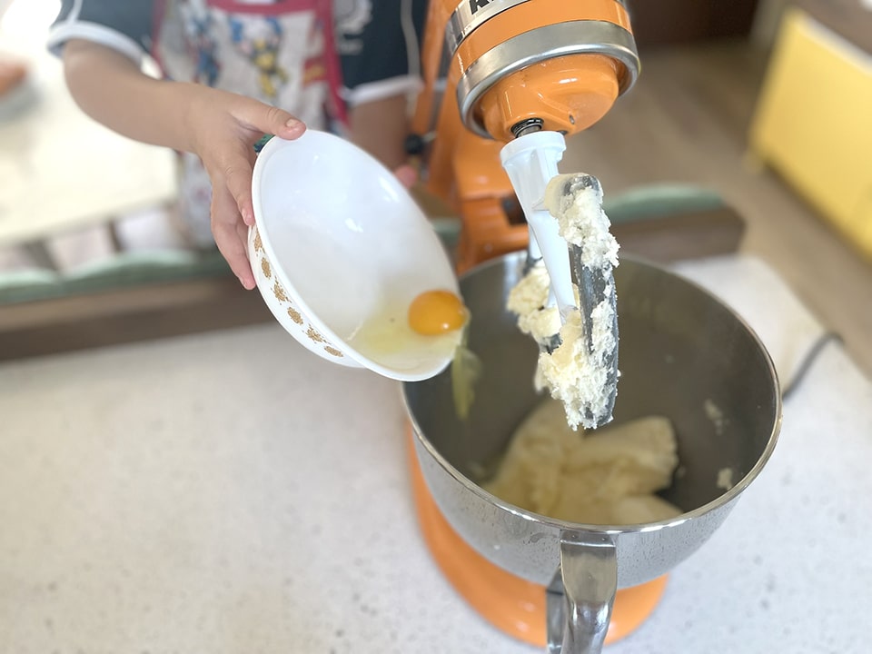 Pumpkin cake adding the eggs