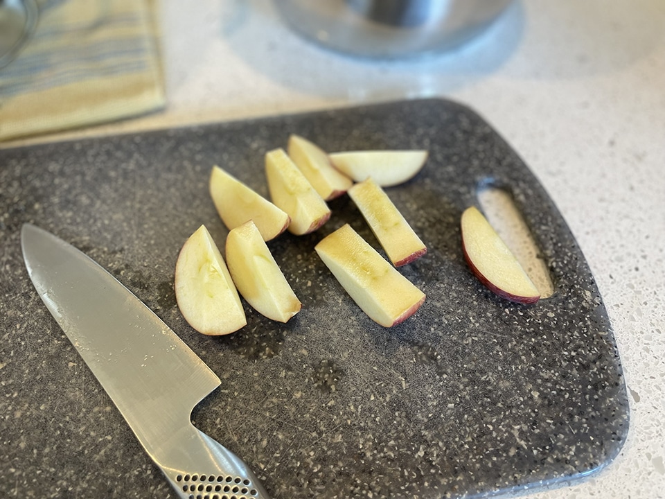 sliced apples