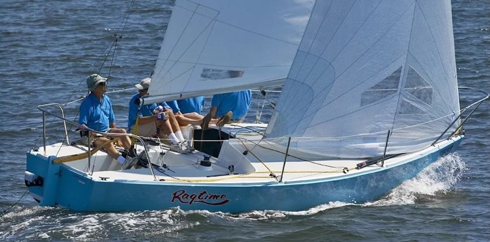 women sailing
