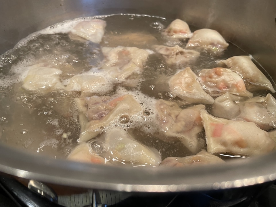 Boiling wontons