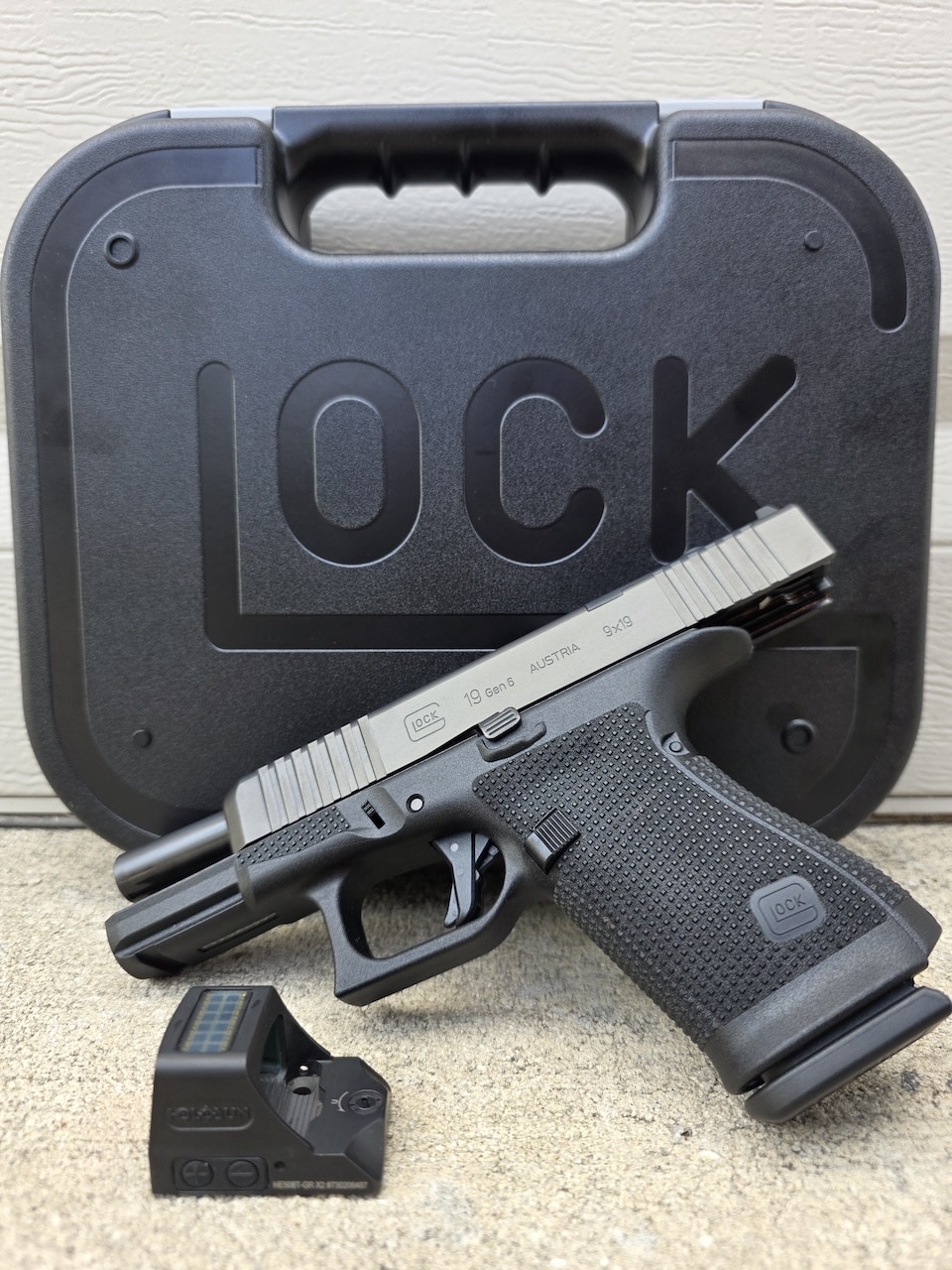 GLOCK 19 with Holosun 508T