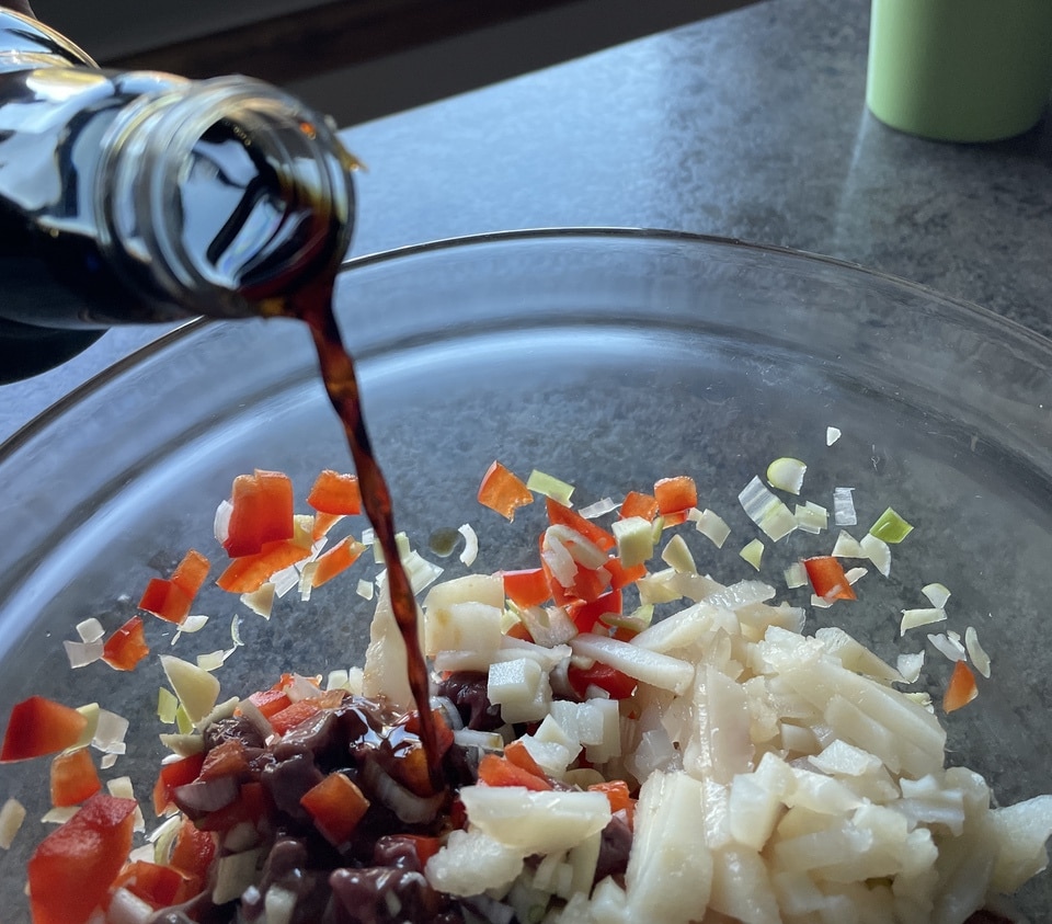 Sauce on wonton mixture