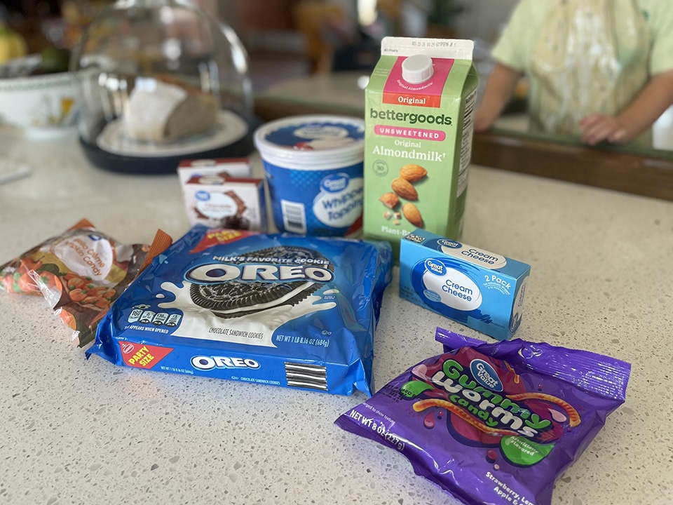 Cemetery Dirt and Worms Cake ingredients